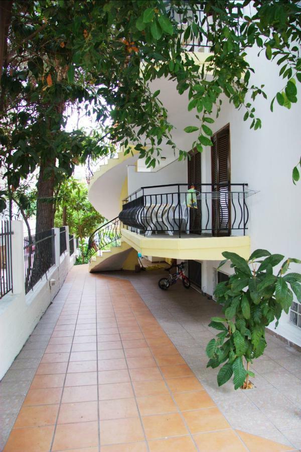 Marco'S Appartments Nea Poteidaia Exterior photo